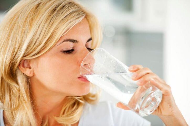 beber agua con una dieta perezosa foto 1