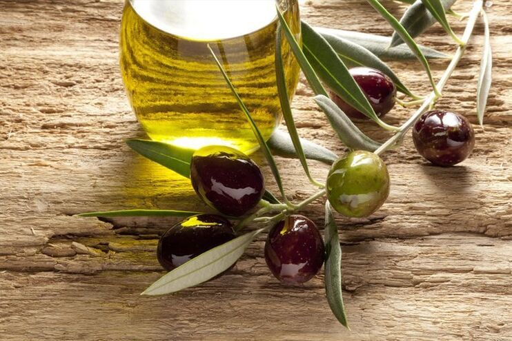 El aceite de oliva forma parte de la dieta mediterránea