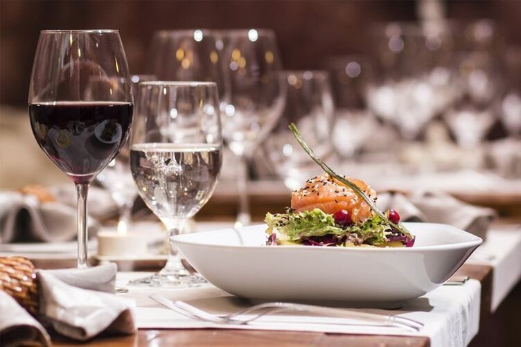 El vino seco está permitido en la dieta mediterránea.
